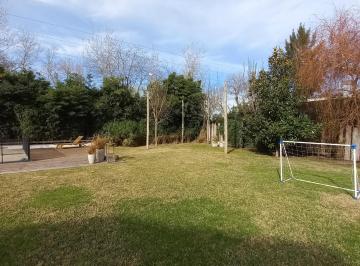 Casa , Berazategui · Lote de 450 m² de Terreno en Venta en El Carmen