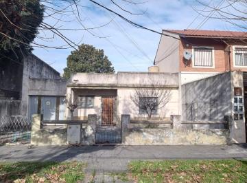 Casa · 457m² · 3 Ambientes · Venta - Casa 3 Ambientes con Fondo Libre - Tapiales