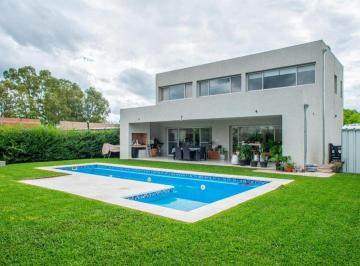 Casa · 185m² · 5 Ambientes · 2 Cocheras · Casa en Venta en Santa Guadalupe