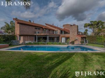 Casa · 550m² · 11 Ambientes · 7 Cocheras · Lj Ramos | Vende | Casa en Campo Chico, Pilar | Luminosa y Amplia C/ Pileta |