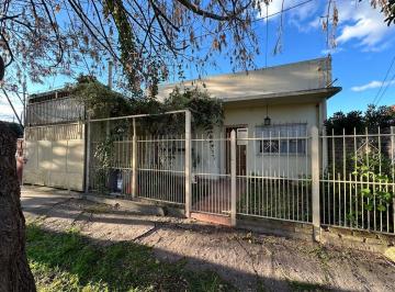 INB-INB-3403_2 · Casa 2 Dorm.. | Calle
