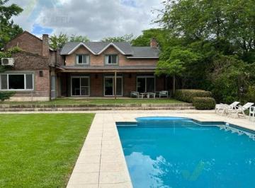 Casa · 398m² · 7 Ambientes · Venta de Casa en Los Alcanfores