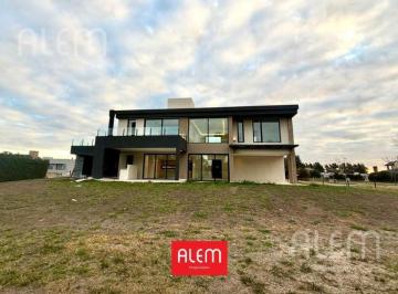 Casa · 220m² · 5 Ambientes · 2 Cocheras · Hermosa Casa en Fincas del Alba en Dos Plantas I Posible Permuta I Apto Credito