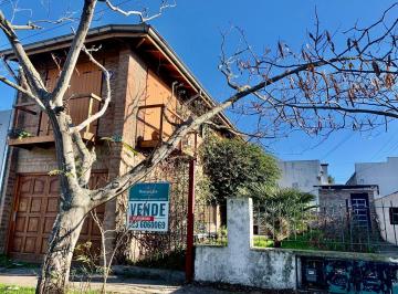 PH · 90m² · 2 Ambientes · 2 Cocheras · PH en Venta en Barrio Las Avs