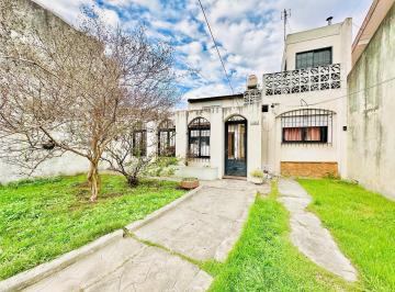 Casa · 97m² · 4 Ambientes · 3 Cocheras · Casa en Castelar Norte
