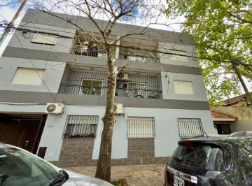 Departamento de 2 ambientes, Lomas de Zamora · Departamento de Dos Ambientes Al Frente con Cochera con Aire Acondicionado