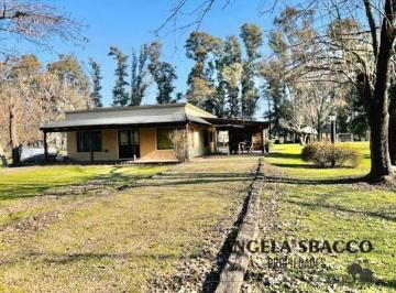 Quinta vacacional · 183m² · 3 Ambientes · 1 Cochera · Hermosa Casa Quinta en Barrio Parque Jularo. Apto Credito!