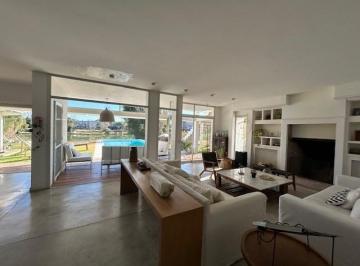 Casa · 330m² · 7 Ambientes · 1 Cochera · Casa en Venta en Santa Barbara, Tigre, G. B. a. Zona Norte