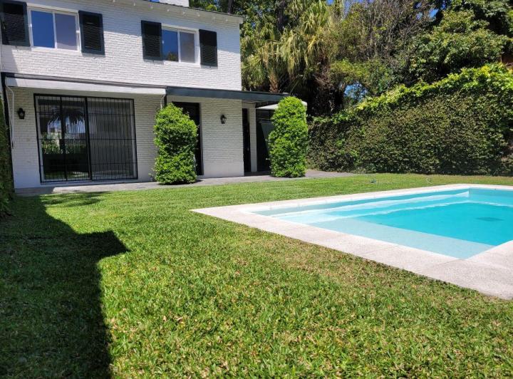 Casa · 180m² · 6 Ambientes · 1 Cochera