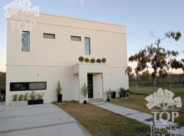 Casa · 216m² · 4 Ambientes · Casa en Venta Acacias Puertos del Lago