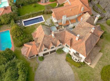 Casa · 700m² · 7 Ambientes · 4 Cocheras · Venta | Residencia | 7 Ambientes | Los Troncos | 1700 m² Lote |
