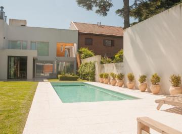 Casa · 272m² · 5 Ambientes · 4 Cocheras · Venta | Moderno Chalet | Zona Guemes | Los Troncos | Visitala Virtualmente!