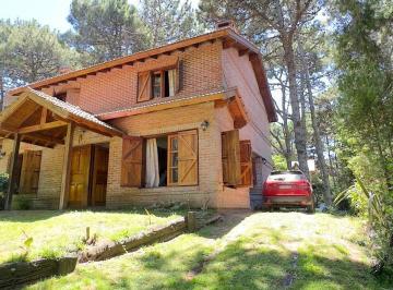 Casa de 5 ambientes, Costa del Este · Hermosa Casa en Costa del Este - 5 Ambientes - Parque y Parrilla