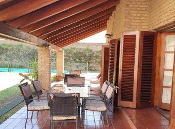 Casa · 584m² · 4 Ambientes · 4 Cocheras · Casa en Venta - Barrio Villa Belgrano - 4 Dorm. - Amplio Jardin y Pileta