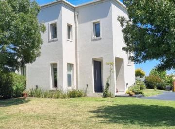 Casa · 200m² · 4 Ambientes · Casa en Barrio Privado Arenas del Sur