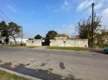 Casa de 3 ambientes, Morón · Doble Lote de Terreno con Tres Viviendas