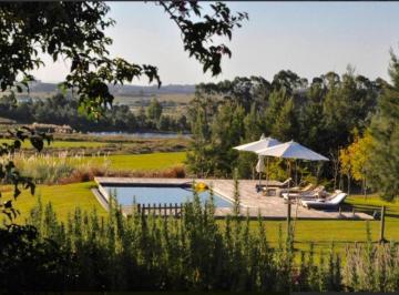 Quinta vacacional · 590m² · 8 Ambientes · 2 Cocheras · Quinta | Ruta 104