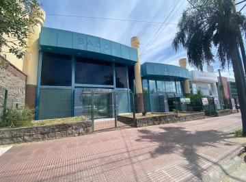 Local comercial · 396m² · 18 Ambientes · 1 Cochera · Gran Loca con Oficinas