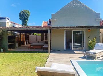 Casa · 4 Ambientes · Casa en Alquiler en La Barra | Piscina, Parrillero y Capacidad Para 6