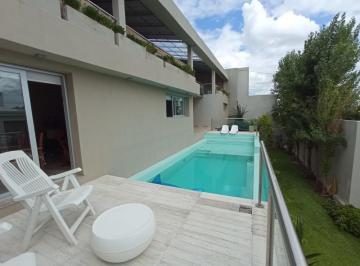 Casa · 350m² · 5 Ambientes · 4 Cocheras · Espectacular Casa en Venta - 3 Dorm. - Maipu II