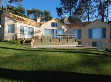 Casa · 355m² · 6 Ambientes · 2 Cocheras · Laguna Blanca Venta y Alquiler Casa Tm 5189