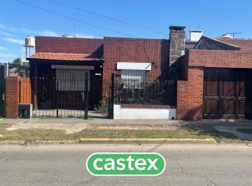 Casa · 130m² · 3 Ambientes · 1 Cochera · Casa en Venta Sobre La Calle Guido, Pilar