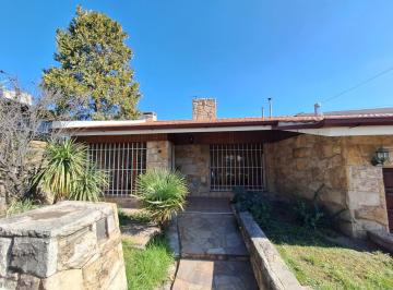 Casa de 5 ambientes, La Falda · Casa en Venta de 3 Dorm. C/ Cochera en La Falda