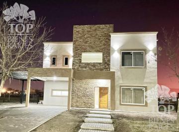Casa · 200m² · 6 Ambientes · Casa en Venta en San Sebastian - Area 1