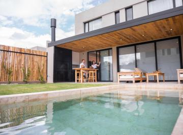 Casa · 200m² · 3 Ambientes · 2 Cocheras · Malmö Homes - Casa 3 Dorm. en Venta