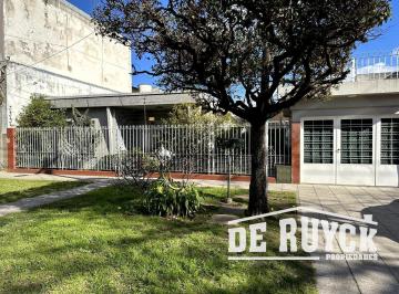 Casa · 181m² · 4 Ambientes · 1 Cochera · Hermosa Casa en Villa La Florida