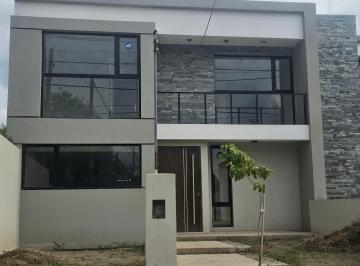 Casa de 4 ambientes, Córdoba · Bello a Estrenar 3 Dorm 3 Baños