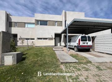 PH · 139m² · 4 Ambientes · 1 Cochera · PH en Barrio Privado Costa Azul