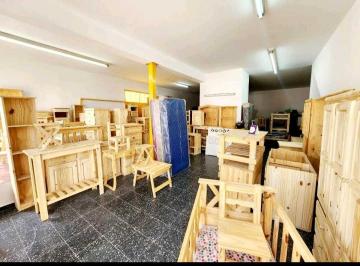 Local comercial · 210m² · 3 Dormitorios · 1 Cochera · Venta: Local Comercial + Vivienda Sobre Av Carcano.