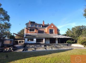 Casa de 8 ambientes, San Isidro · Casa en Venta de 6 Dorm. C/ Cochera en Martínez