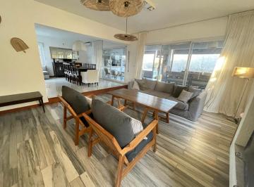 Casa · 250m² · 9 Ambientes · 2 Cocheras · Casa con Pileta en Barrio Privado La Estanzuela, La Calera