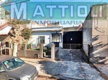 Casa de 4 ambientes, Quilmes · Casa con Galpon en Venta