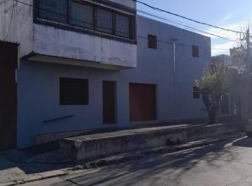 Bodega-Galpón · 400m² · 7 Ambientes · 5 Cocheras · Galpon con Oficinas y Fondo Sobre 2 Lotes