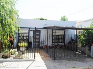 Casa · 104m² · 5 Ambientes · 1 Cochera · Casa en Ensenada