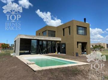 Casa · 187ha · 5 Dormitorios · 1 Cochera · Casa en Venta Ubicado en Acacias Blancas, Maquinista Savio, Escobar