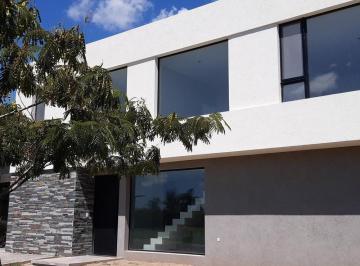 Casa · 190m² · 5 Ambientes · 2 Cocheras · Casa en Venta Ubicado en San Matias, Escobar, G. B. a. Zona Norte