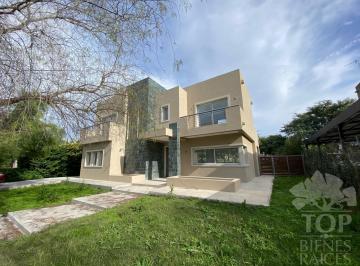Casa · 200m² · 4 Ambientes · 2 Cocheras · Casa en Venta Ubicada en San Matias, Escobar, G. B. a. Zona Norte