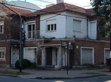 Casa de 6 ambientes, Vicente López · Chalet de 4 Dorm con Consultorio Sala de Estar Apto Profesional, Garaje, Patio.