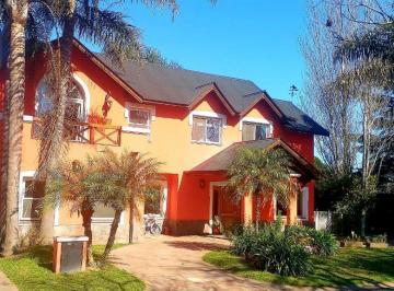 Casa · 303m² · 4 Ambientes · 2 Cocheras · Casa en Venta Ubicado en El Casco de Moreno, Moreno, G. B. a. Zona Oeste