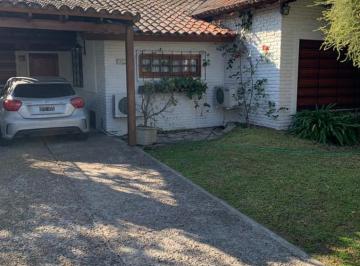 Casa · 194m² · 5 Ambientes · 2 Cocheras · Casa Chalet en Venta en Adrogué, Almirante Brown, G. B. a. Zona Sur