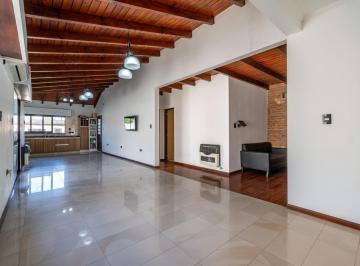 Casa · 150m² · 4 Ambientes · 1 Cochera · Venta - Casa Domotizada - 2 Dorm. - Jardín, Pileta y Quincho - Villa Elvira, Funes
