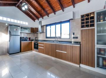 Casa · 150m² · 4 Ambientes · 1 Cochera · Venta - Casa Domotizada - 2 Dorm. - Jardín, Pileta y Quincho - Villa Elvira, Funes