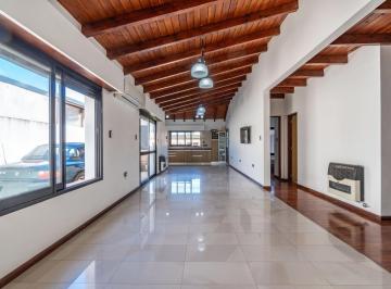 Casa · 150m² · 4 Ambientes · 1 Cochera · Venta - Casa Domotizada - 2 Dorm. - Jardín, Pileta y Quincho - Villa Elvira, Funes