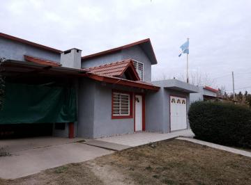 Casa · 200m² · 5 Ambientes · 2 Cocheras · Hermosa Casa en Tanti