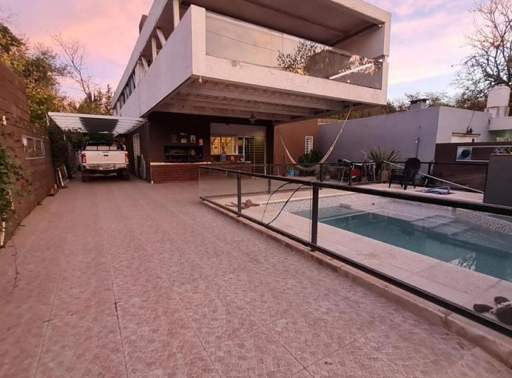 Casa · 120m² · 4 Ambientes · 3 Cocheras