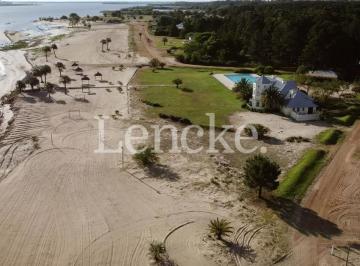 Terreno · 9631m² · Venta de Lote en Barrio Privado El Faro de Carmelo, 9631 m² en Primera Fila Frente a La Playa.